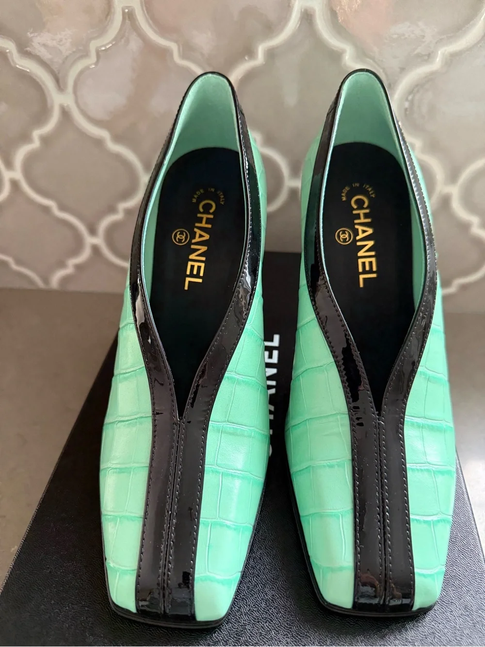 CHANEL bnwt 26s